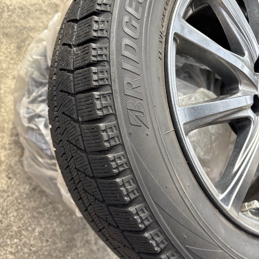 BRIDCESTONE BLIZZAK VRXタイヤスタッドレス175/65R15アクアで使用