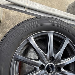 BRIDCESTONE BLIZZAK VRXタイヤスタッドレス175/65R15アクアで使用の画像