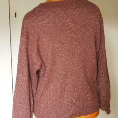 archives（アルシーヴ）金ラメを織り込んだブラウンのセーターの画像