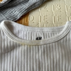 双子　H&M 長袖ロンパース　68の画像