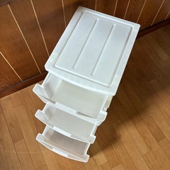 3段衣装ケースの画像