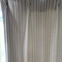カーテンにまい２枚の画像