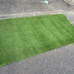 人工芝　奥行き100cm x 横幅200cm 3枚　奥行き51cm x 横幅102cm 2枚の画像