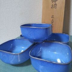 未使用　御浜焼　南紀御浜窯　角小鉢５客（底は丸型）細かい釉薬による貫入　生産中止の希少性　深みのある海のような色合い　木箱付きの画像