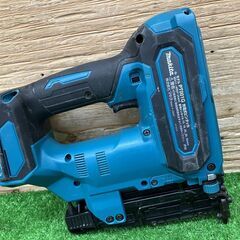 【SIW】makita マキタ PT001GZK 40V充電式ピンタッカ 本体+充電器+ケース【中古動作品】の画像