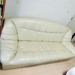 皮のソファの画像