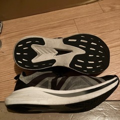 スニーカー通気性、快適、軽量スニーカー履きやすい！数回着用品、現状品！の画像