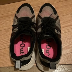 スニーカー通気性、快適、軽量スニーカー履きやすい！数回着用品、現状品！の画像