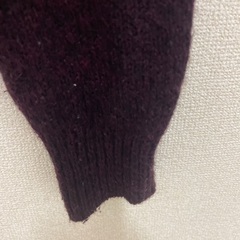 UNIQLO セーター/Tシャツ 濃い紫色 サイズMの画像