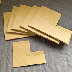 小さい梱包用段ボールの画像