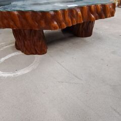 【リサイクルショップどりーむ天保山店】No.4877　テーブル　写真参照🎵　高級感(≧▽≦)　杉？　ガラス付き🎵の画像