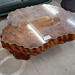 【リサイクルショップどりーむ天保山店】No.4877　テーブル　写真参照🎵　高級感(≧▽≦)　杉？　ガラス付き🎵の画像