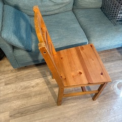 木製イスの画像