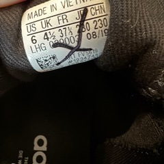 未使用　adidas ブラック　ハイカットスニーカーの画像