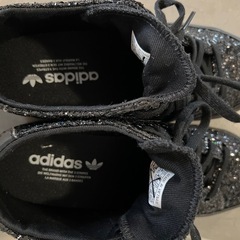 未使用　adidas ブラック　ハイカットスニーカーの画像
