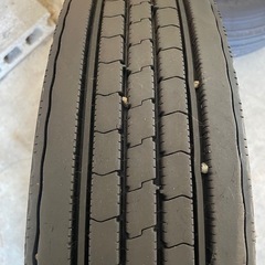 ４ｔ車などに！夏タイヤ・ホイールセットの画像