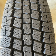 トラック用スタッドレスタイヤ・ホイールセット！の画像