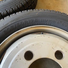 トラック用スタッドレスタイヤ・ホイールセット！の画像