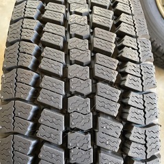 トラック用スタッドレスタイヤ・ホイールセット！の画像