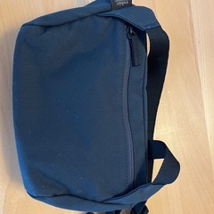 ユニクロ ショルダーバッグの画像