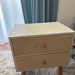 ナイトテーブルの画像