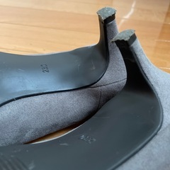 スエードのパンプス 23.0の画像