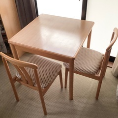 木製テーブルと椅子2脚セット