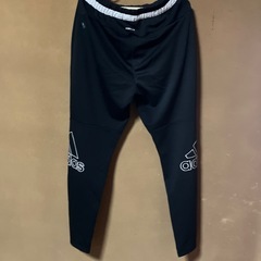 adidasジャージズボンの画像