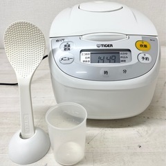 M【中古品】TIGER タイガー魔法瓶 炊飯器 マイコン 炊飯ジャー 炊きたて 5.5合炊き 黒遠赤厚釜 調理メニュー付き ホワイト JBH-G101W 2024年製 キッチン家電の画像