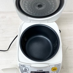 M【中古品】TIGER タイガー魔法瓶 炊飯器 マイコン 炊飯ジャー 炊きたて 5.5合炊き 黒遠赤厚釜 調理メニュー付き ホワイト JBH-G101W 2024年製 キッチン家電の画像