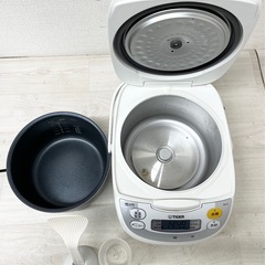 M【中古品】TIGER タイガー魔法瓶 炊飯器 マイコン 炊飯ジャー 炊きたて 5.5合炊き 黒遠赤厚釜 調理メニュー付き ホワイト JBH-G101W 2024年製 キッチン家電の画像