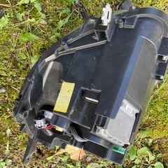 アルファロメオミトクアドリフォリオヴェルデ左ヘッドライトの画像