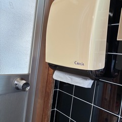 ペーパータオルディスペンサーの画像