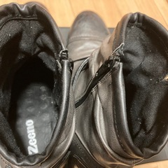 Zeeno レザーブーツ 
ジッパー付きの画像