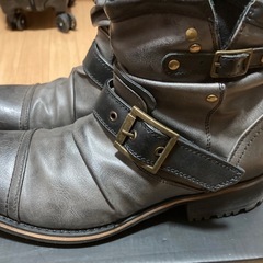 Zeeno レザーブーツ 
ジッパー付きの画像