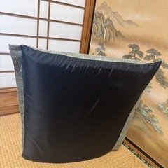 座椅子 淡いグリーンの画像