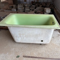 古い浴槽の画像