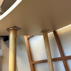 机と椅子のセットの画像