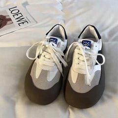 スニーカーの画像