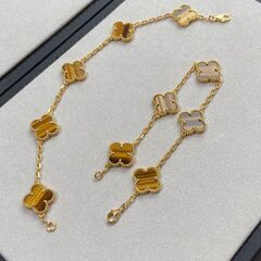 クローバーのブレスレットの画像