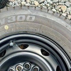 直接引取り（訳あり）145/80R12 80/78N LT スタッドレスセットの画像