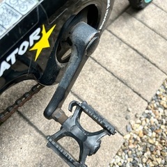 14インチ　キッズ　自転車　補助輪付き（後輪の空気が抜ける）ジャンク品の画像