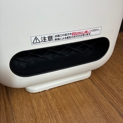 セラミックヒーター 暖房 速暖 小型 ファンヒーター 足元ヒーター 軽量 コンパクト 温風2段階 切り忘れ 転倒時 電源自動OFF デスク下 キッチン トイレ 脱衣所 暖房器具 おしゃれ 冬 アイリスオーヤマ PCH-12B-W
の画像