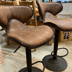 背もたれ付きカウンターチェアの画像