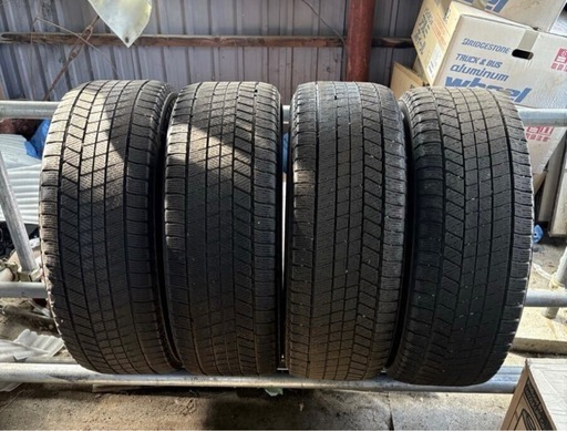 中古スタッドレス225/55/18 
ブリヂストンVRX3