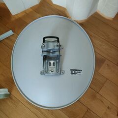 引取者確定【中古】BS・110度CSアンテナ2個と取付金具（ベランダ用）の画像