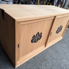 昭和レトロな
布団箪笥の画像