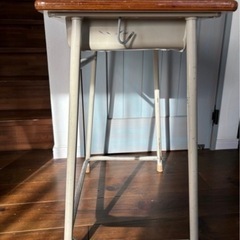 学校の机の画像