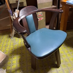ダイニングの椅子　