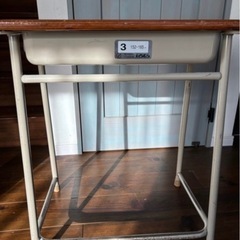 学校の机の画像